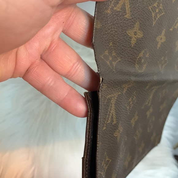 1980 or 81 authentic Louis Vuitton checkbook style wallet - Picture 13 of 17